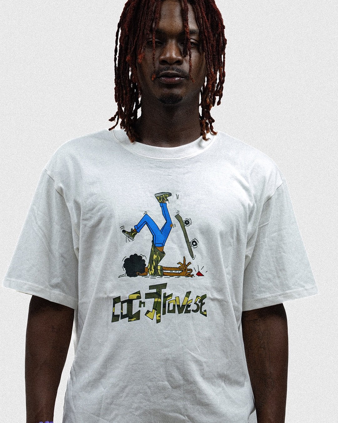 T-Shirt "Controverse" Édition Skate & Fall — Blanc – Image 2